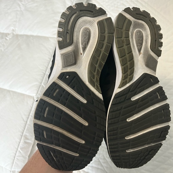 Brooks running shoes - Picture 2 of 4